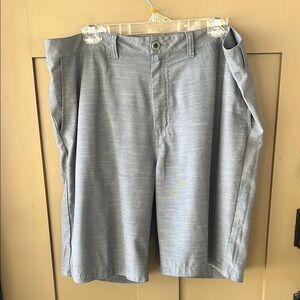 Travis Mathew Men’s 40 Gray Space Dye 10” Inseam Essential Shorts